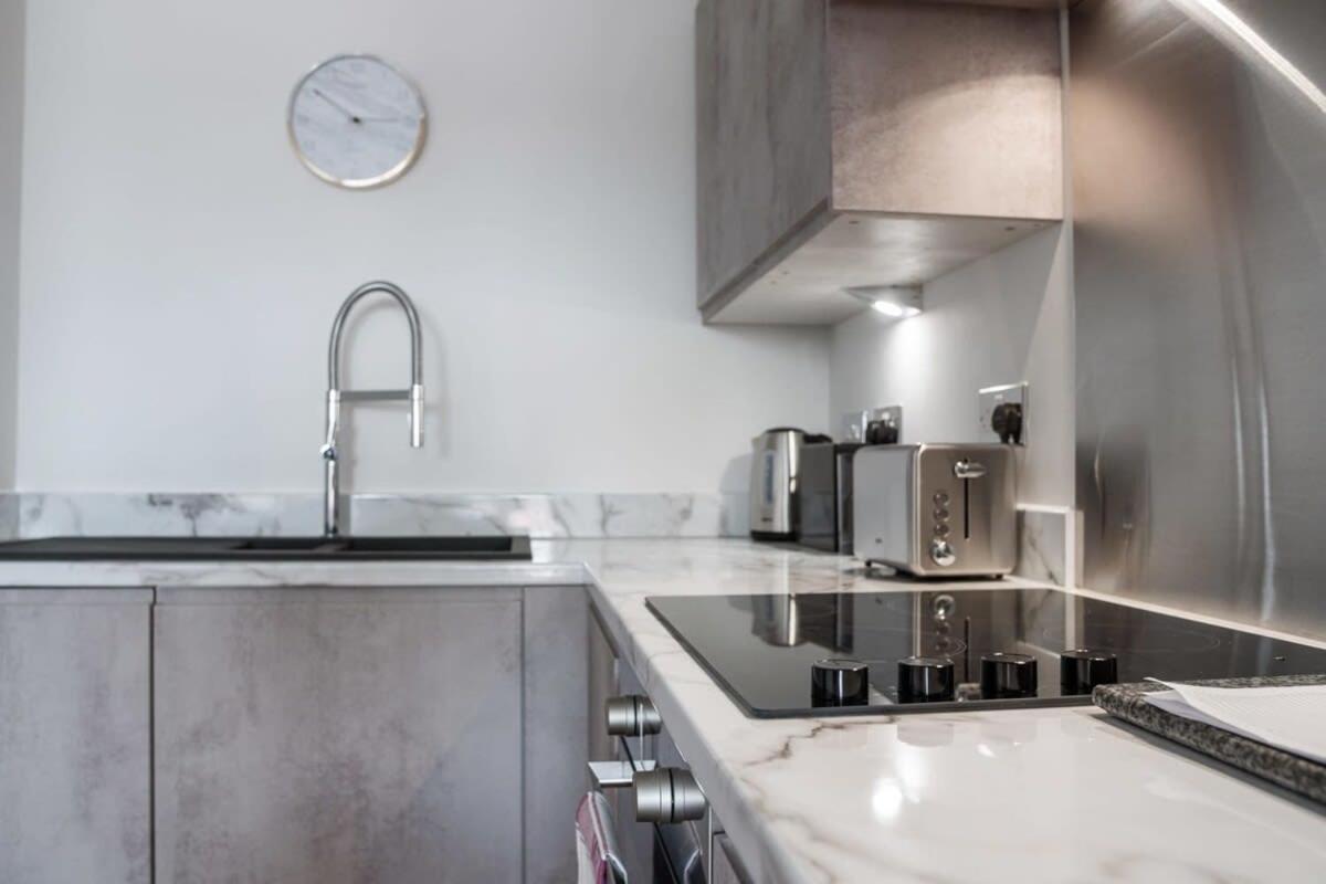 Lovely Riverside 2 Bed Apartment Leeds  Extérieur photo